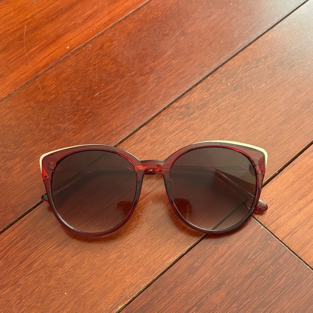 Chic Red Cat-Eye Sunglasses with Gold Detail